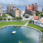 Central 40Kvd Ap Walking Distance To Everyting